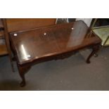 Reproduction coffee table with glazed top and cabriole legs, approx 97cm wide