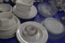 Mixed Lot: Various glass dishes, various ceramic plates, flan dishes, bowls etc