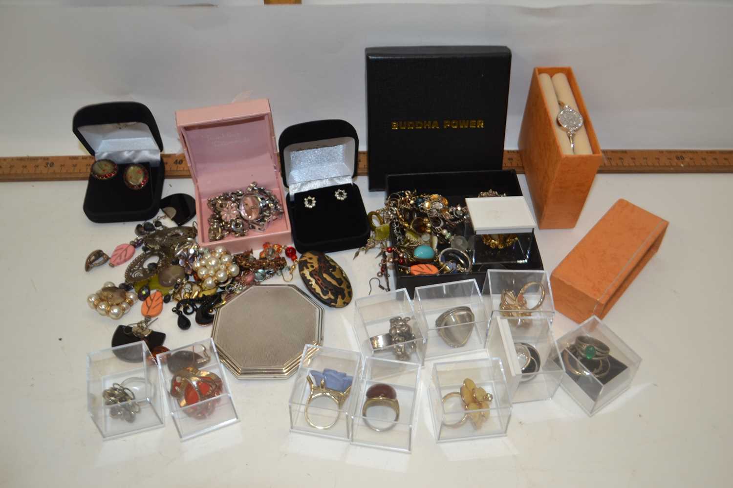 Mixed Lot: Various costume jewellery