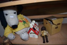 Mixed Lot: Snoopy model and money box, vintage View Master cards and other items