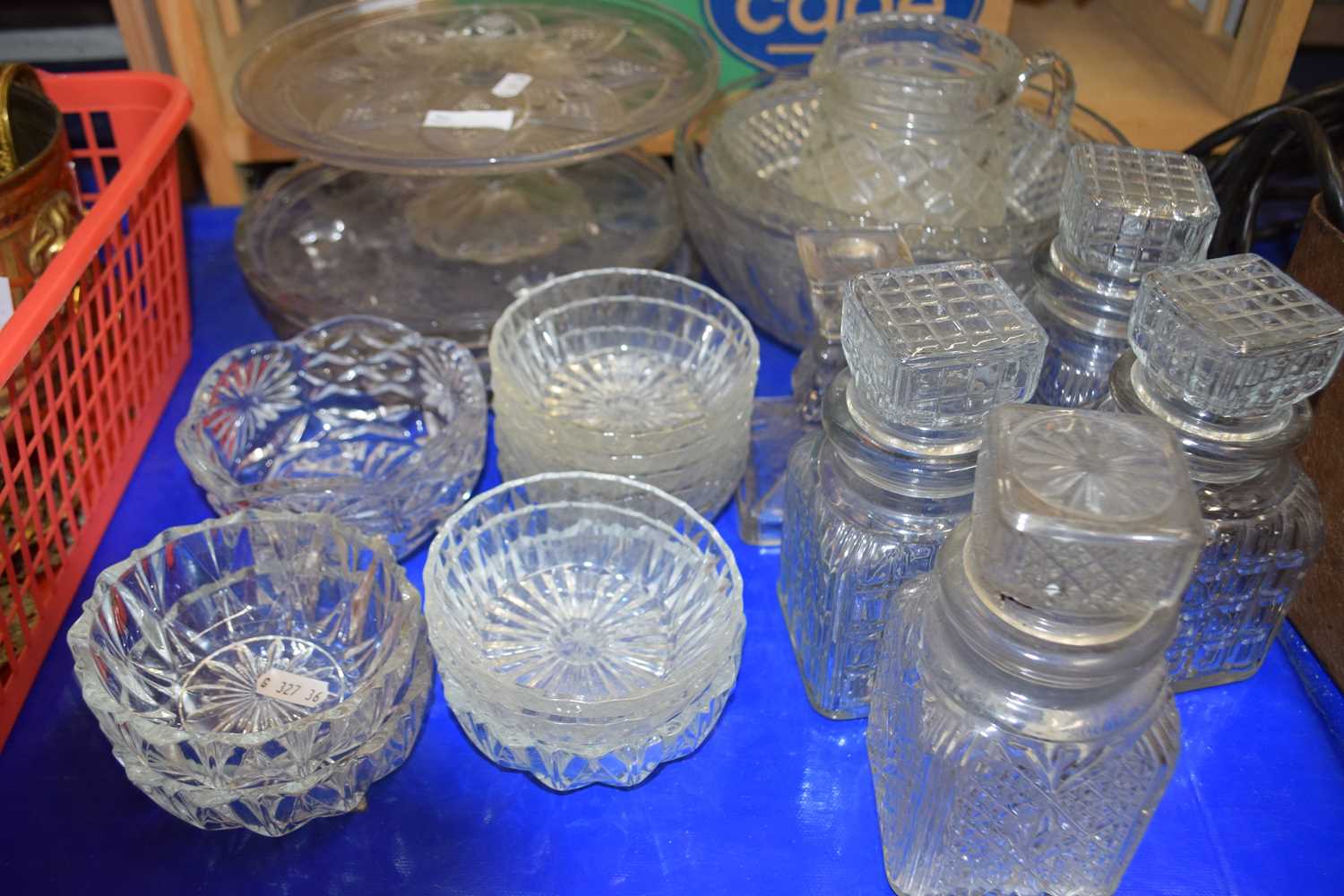 Mixed Lot: Various glass bowls, storage jars, cake stand etc