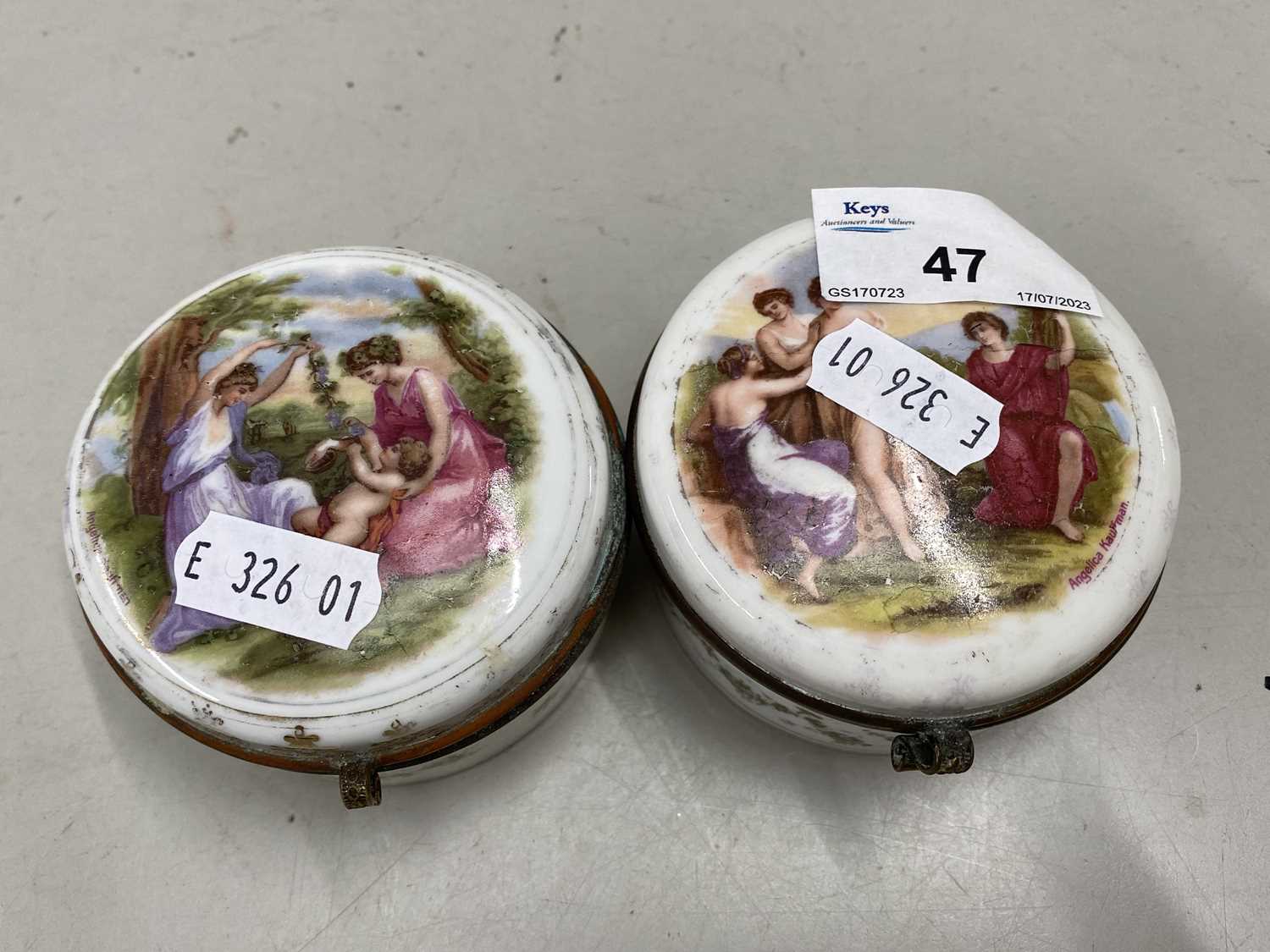 A pair of small continental porcelain trinket boxes