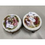 A pair of small continental porcelain trinket boxes