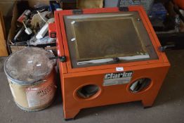Shot blast cabinet with a cabinet of aluminium oxide abrasive