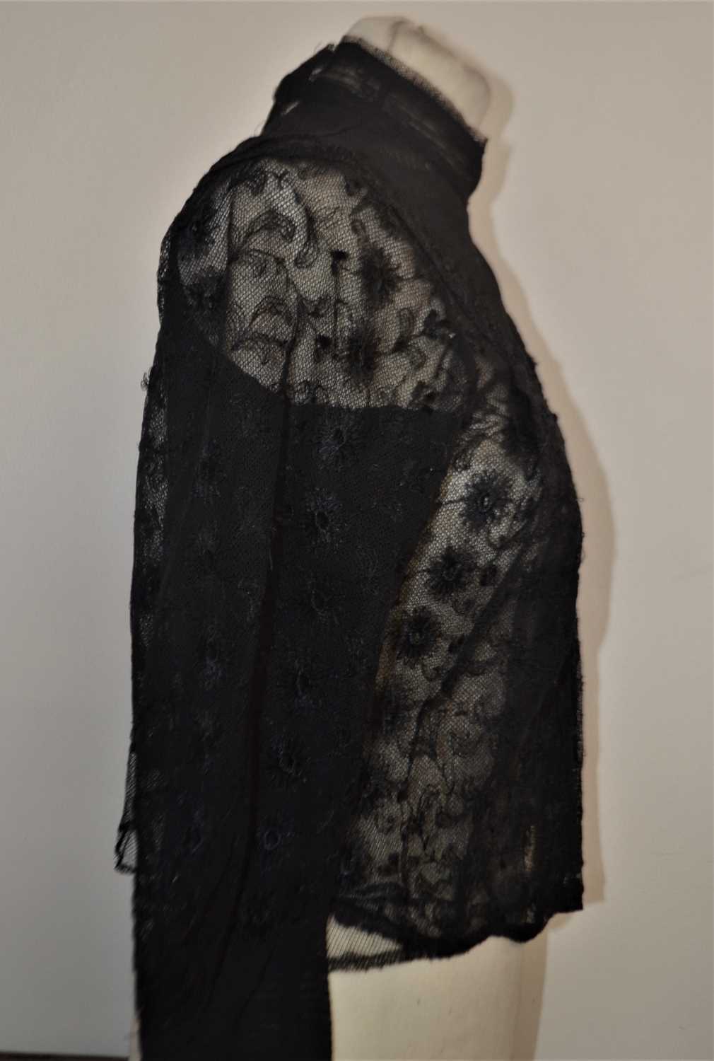 A late 19th / early 20th century black lace blouse, with high neck V-panelled front and all over - Image 3 of 6