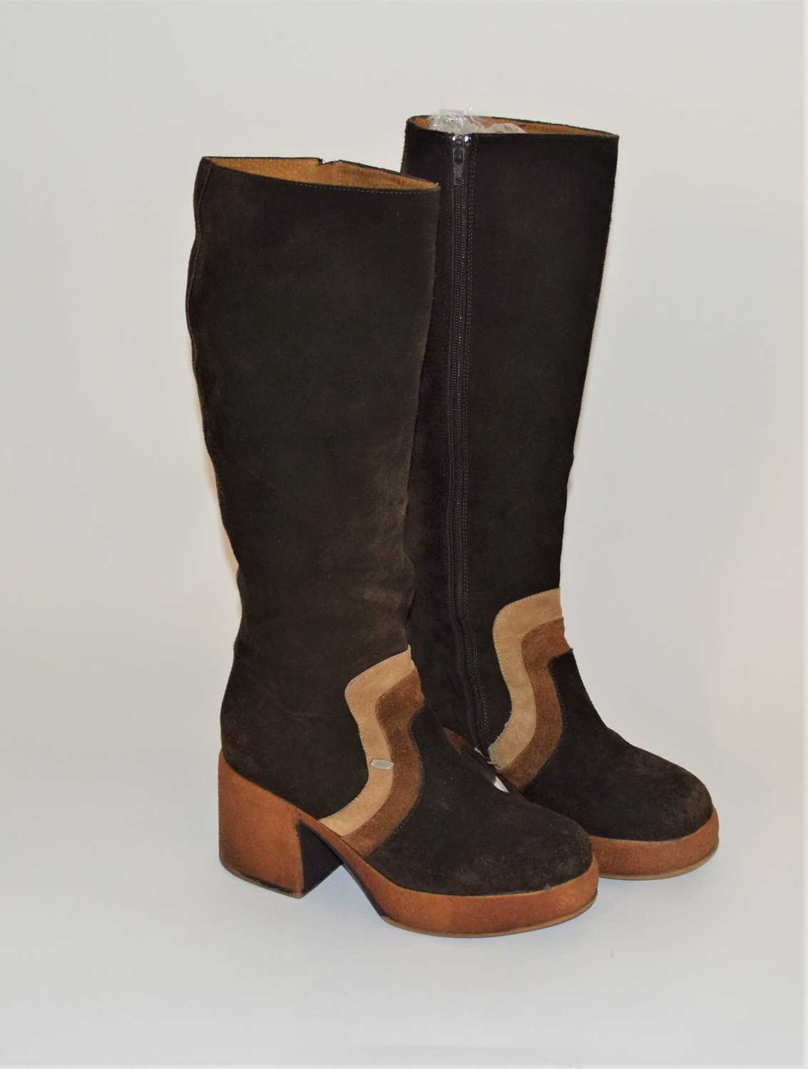A pair of 1970's brown suede platform boots, size 39