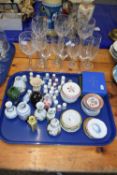 Mixed Lot: Various assorted thimbles, collection of small reproduction vases and miniature plates