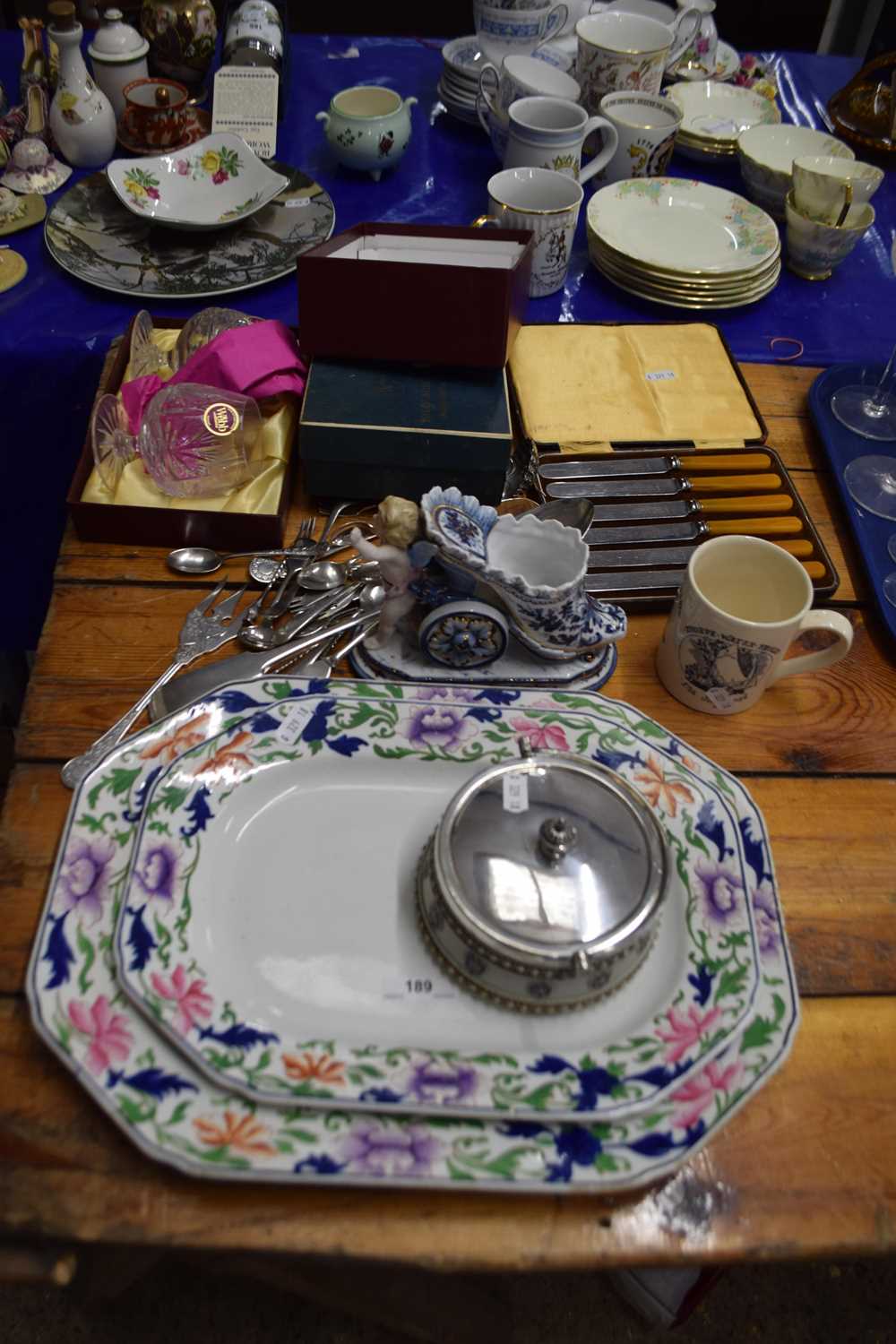 Mixed Lot: Various assorted cutlery, meat plate