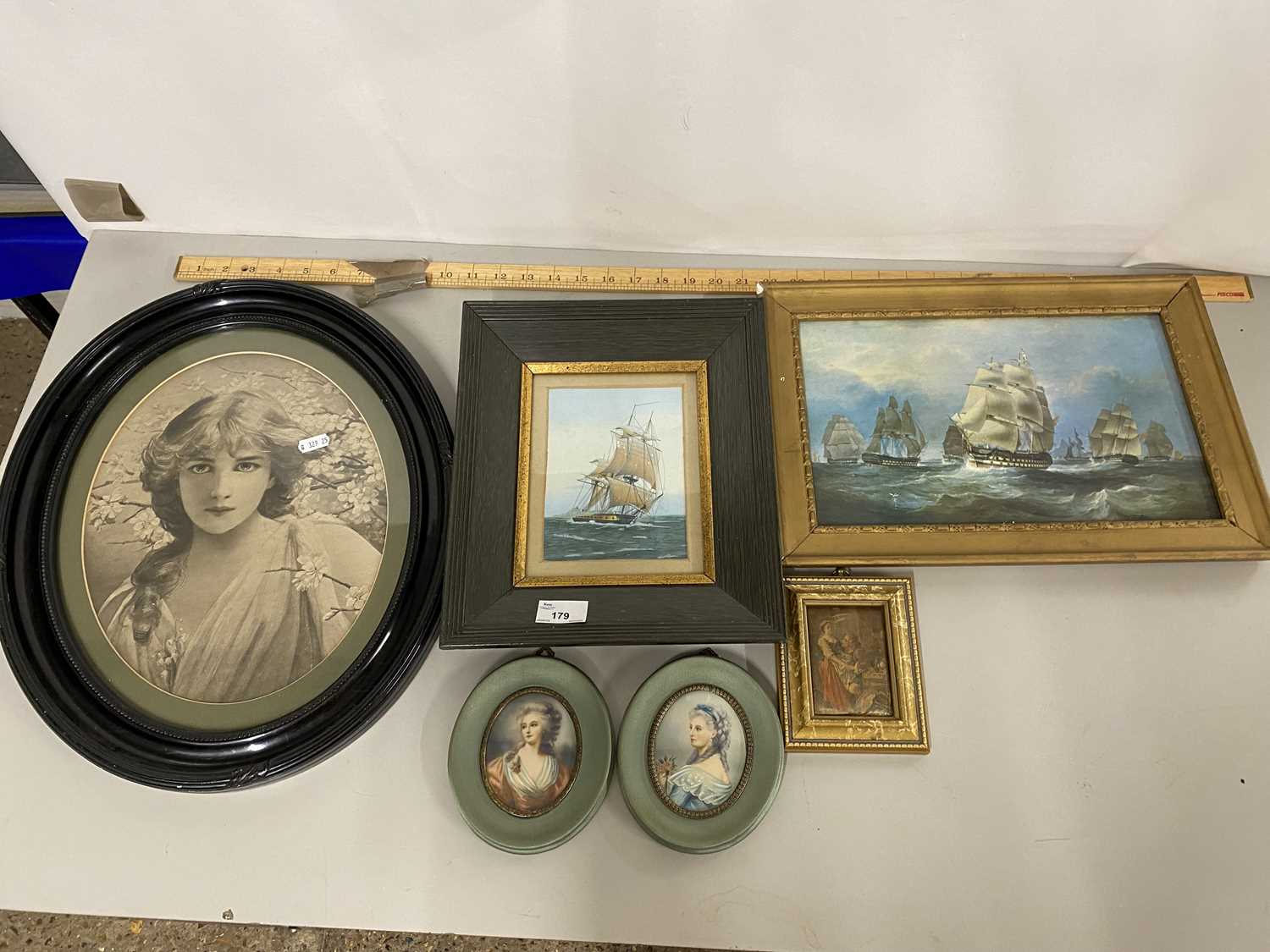 Mixed Lot: Various assorted pictures