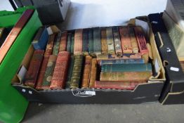 Mixed lot of assorted vintage hardbacks to include fiction and reference
