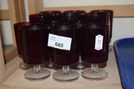 Quantity of red drinking glasses