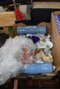 Mixed Lot: Vases, figures, mugs and other items