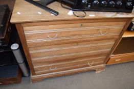 Three drawer chest of drawers, 91cm wide