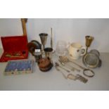 Mixed Lot: Vintage wooden fishing reels, pewter tankard, case Oriental spoons, portable beam