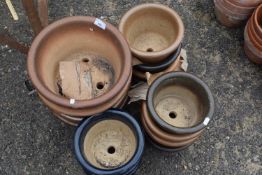 Quantity of stone ware plant pots