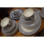 Mixed Lot: Quantity of Royal Doulton Bridal Veil dinner wares together with a small quantity of