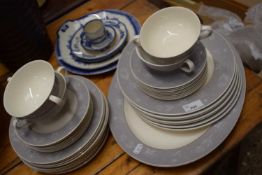 Mixed Lot: Quantity of Royal Doulton Bridal Veil dinner wares together with a small quantity of