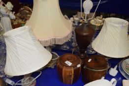 Mixed Lot: Four various table lamps and two tobacco jars (6)