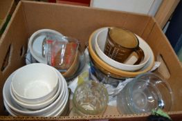 Qty of kitchenalia to include various mixing bowls, glass ware, jugs, bake ware etc