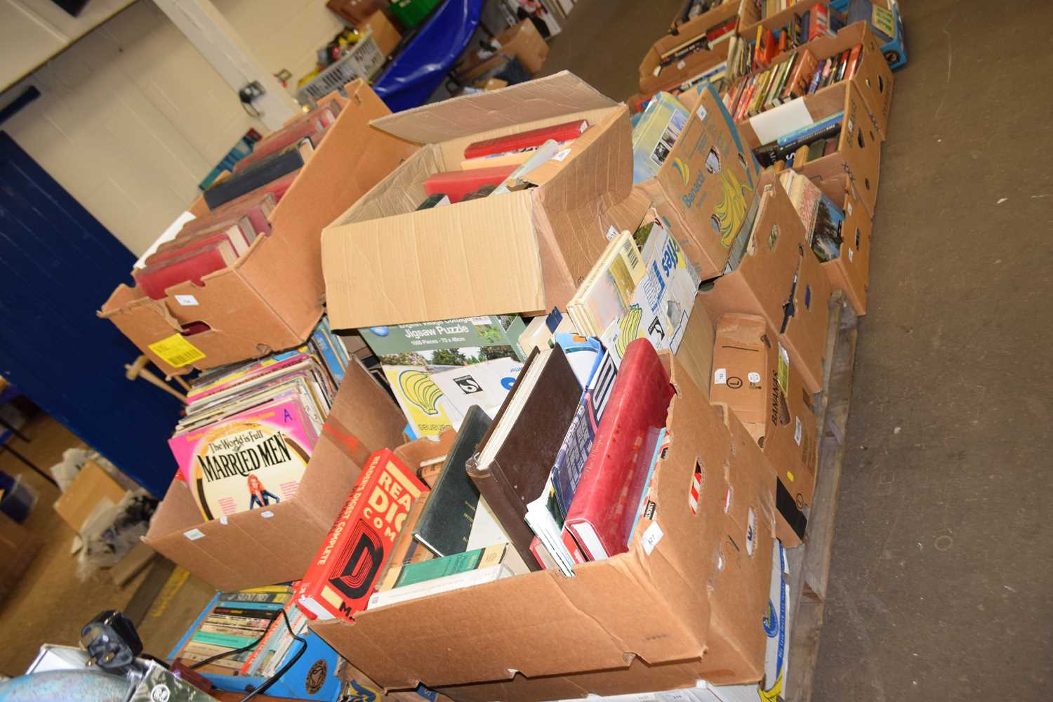 Pallet assorted boxed books