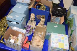Mixed Lot: Various boxed ornaments and other items to include an Arden sculpture of a robin,