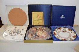 Mixed Lot: Wedgwood cake stand, Royal Worcester Happy & Glorious Millennium cake stand and others