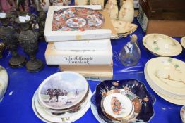 Mixed Lot: Various decorated collectors plates and other items