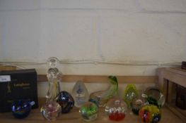 Quantity of assorted glass paperweights