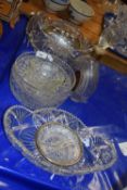 Mixed Lot: Various assorted glass dishes and other items