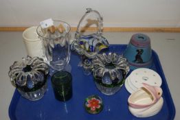 Tray of various Art Glass wares and other assorted items