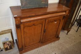 Victorian mahogany chiffonier with single drawer over two doors, 106cm wide