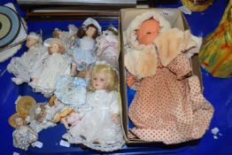 Mixed Lot: Various assorted small collectors dolls