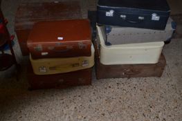 Mixed Lot: Seven various vintage suitcases