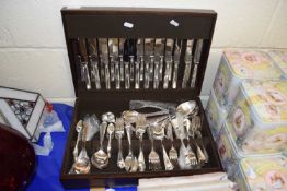 Case of various silver plated cutlery