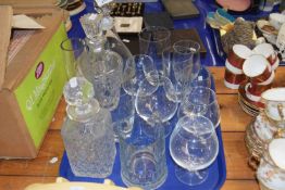 Mixed Lot: Decanters and assorted drinking glasses