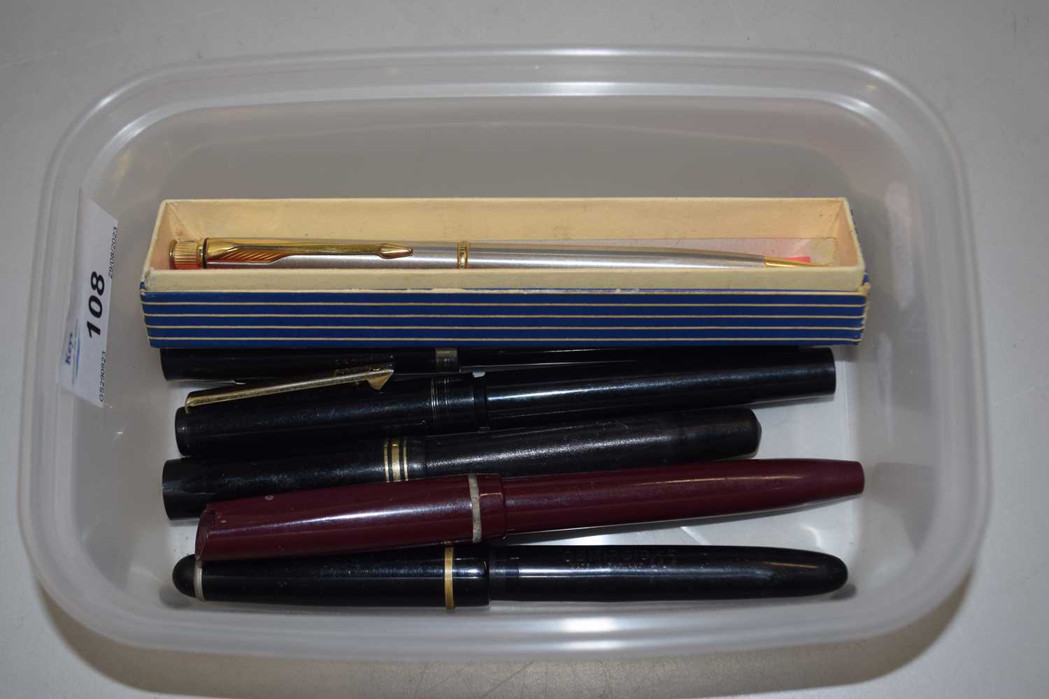 Box of various vintage fountain pens