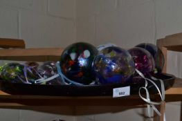 Quantity of glass baubles