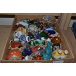 Quantity of assorted snuff bottles