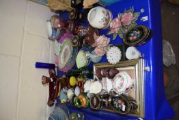 Large mixed lot of various assorted glass and ceramics to include porcelain flowers, various