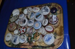 Quantity of assorted pill and trinket boxes