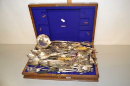 Large mixed lot of assorted cutlery