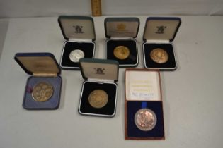 Box of various assorted 20th Century commemorative medallions and coinage