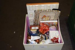 Mixed Lot: Picture frames, trinket boxes, pill boxes and other items