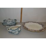 Mixed Lot: Oval meat plates, covered vegetable dish, sauce boat etc