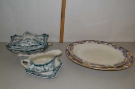 Mixed Lot: Oval meat plates, covered vegetable dish, sauce boat etc