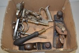 Box of various wood working planes