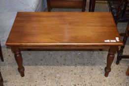 Victorian style mahogany coffee table on turned legs, 90cm wide