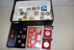 Mixed Lot: Various commemorative crowns and other British coinage