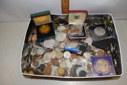 Tin containing a large quantity of various assorted coinage