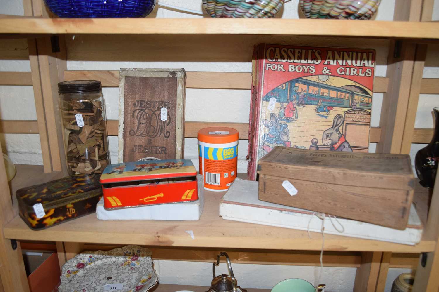 Mixed Lot: Collectors tins, vintage jigsaws and other items